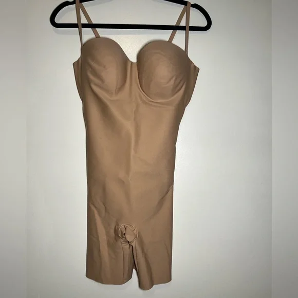 NWT SKIMS SHAPE WEAR |  SKIMS BODY ZONED UNDERWIRE MID THIGH BODYSUIT - Picture 5 of 8